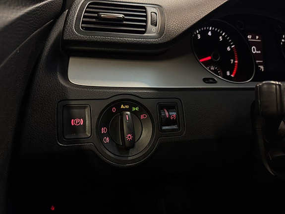 Volkswagen Passat 21 of 23