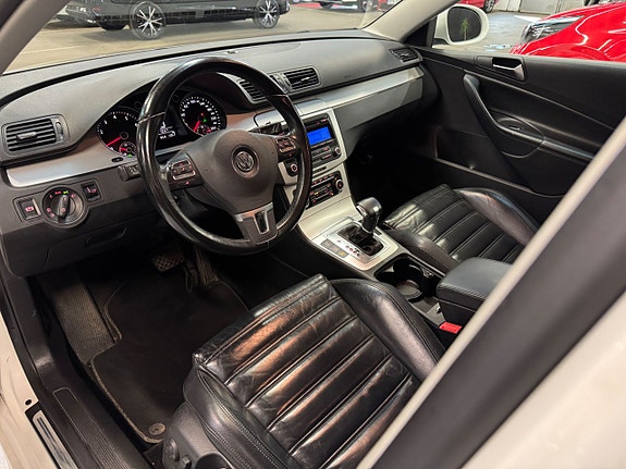 Volkswagen Passat 11 of 23
