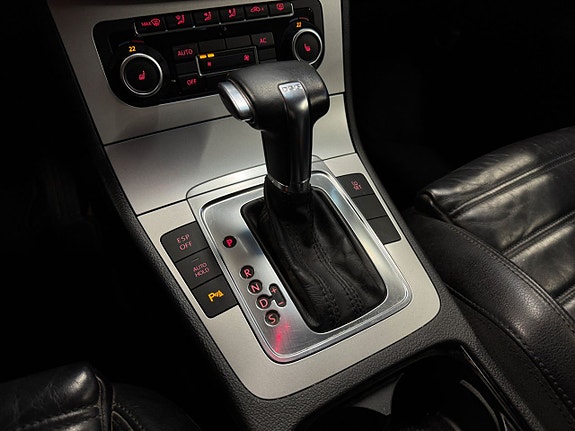 Volkswagen Passat 16 of 23