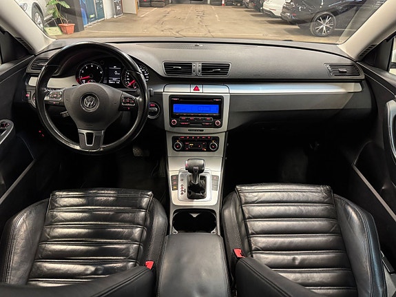 Volkswagen Passat 14 of 23