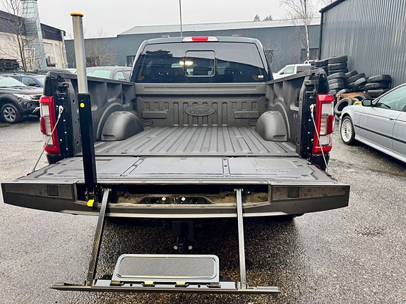 Ford F-150 4 of 14
