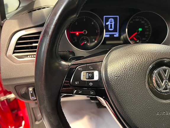 Volkswagen Golf Sportsvan 18 of 26