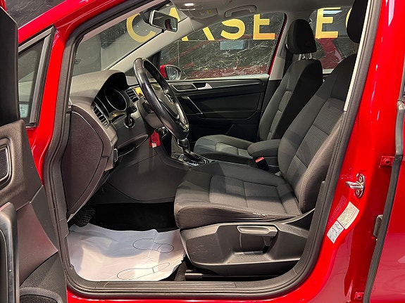 Volkswagen Golf Sportsvan 12 of 26