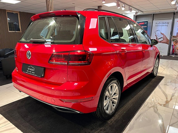 Volkswagen Golf Sportsvan 6 of 26