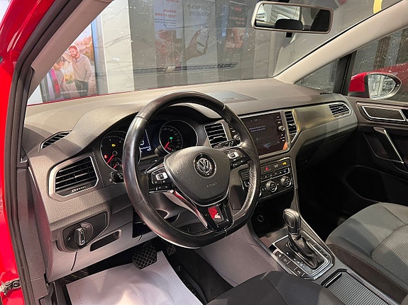 Volkswagen Golf Sportsvan 11 of 26