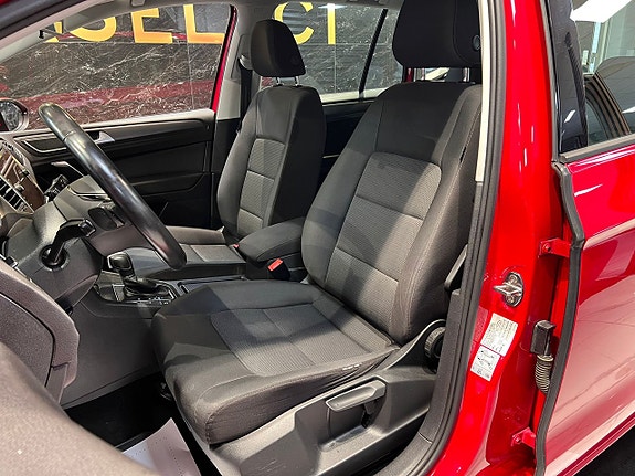 Volkswagen Golf Sportsvan 13 of 26
