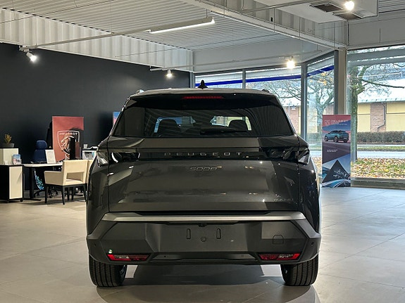 Peugeot 5008 2 of 5