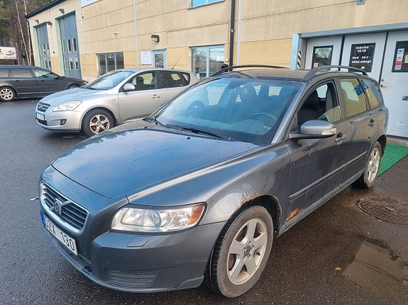 Volvo V50 3 of 5