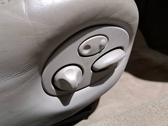 Jaguar XJ 22 of 26