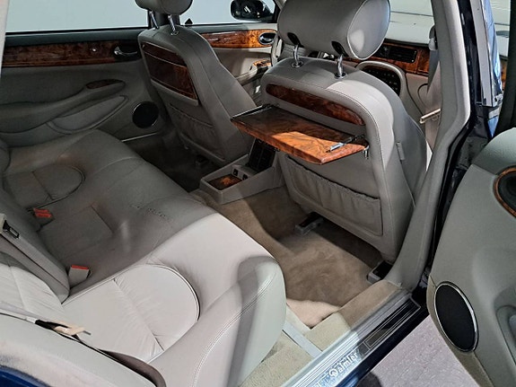 Jaguar XJ 9 of 26