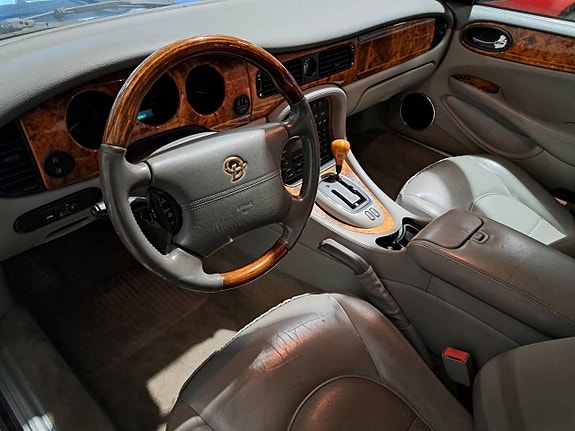 Jaguar XJ 8 of 26