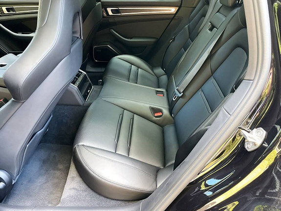 Porsche Panamera 4 7 of 10