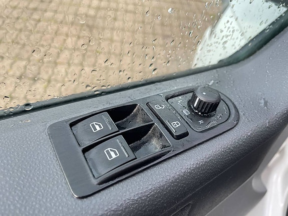 Volkswagen Caravelle 20 of 22