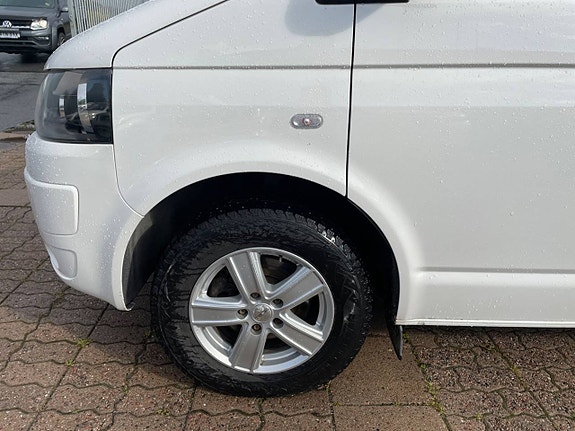 Volkswagen Caravelle 21 of 22