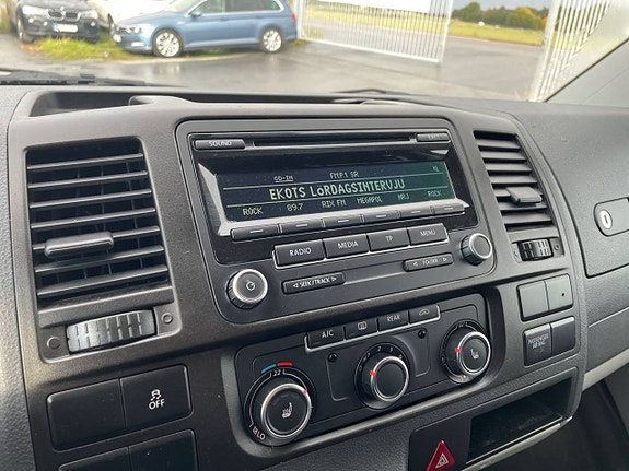 Volkswagen Caravelle 18 of 22