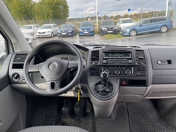 Volkswagen Caravelle 11 of 22