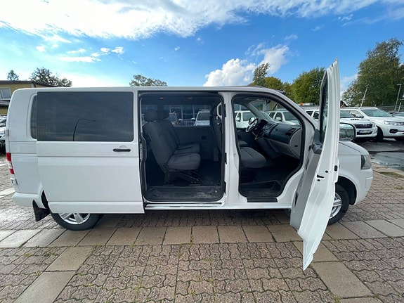 Volkswagen Caravelle 12 of 22