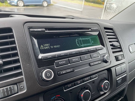 Volkswagen Caravelle 16 of 22