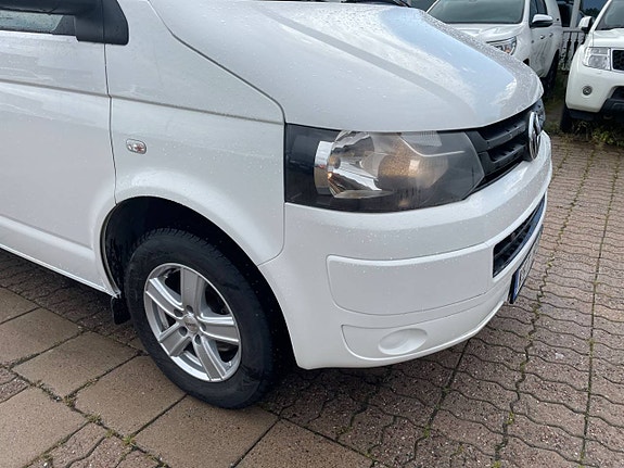 Volkswagen Caravelle 8 of 22