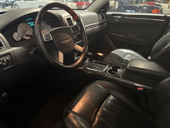 Chrysler 300C 9 of 10