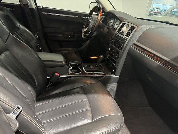Chrysler 300C 6 of 10