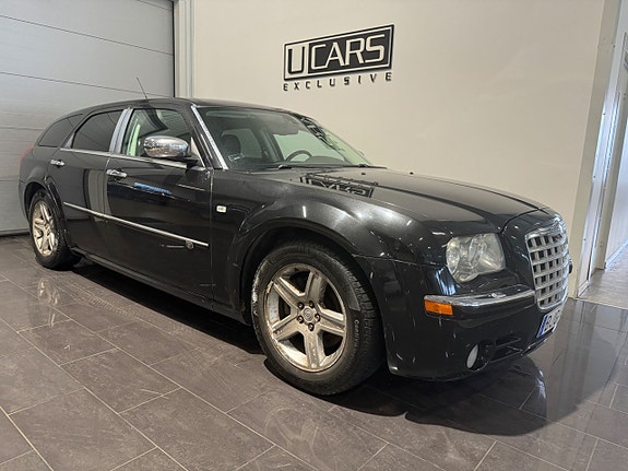 Chrysler 300C 2 of 10