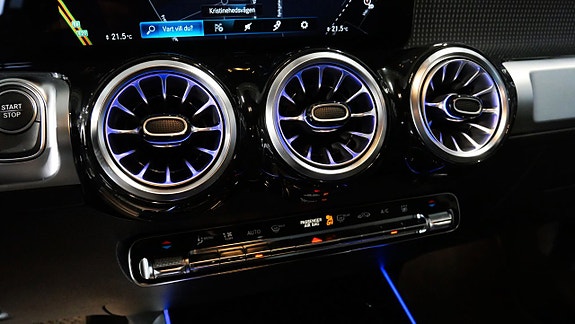 Mercedes-Benz EQB250+ 18 of 27
