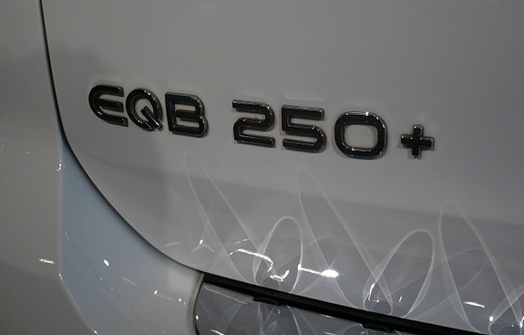 Mercedes-Benz EQB250+ 25 of 27