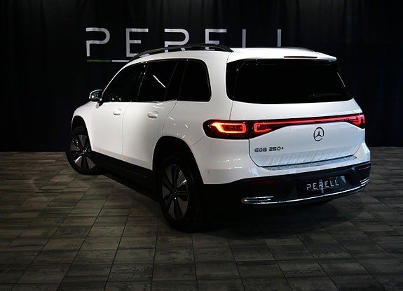 Mercedes-Benz EQB250+ 3 of 27