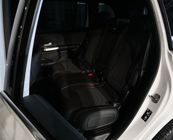 Mercedes-Benz EQB250+ 9 of 27