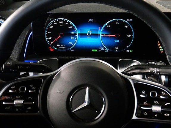 Mercedes-Benz EQB250+ 12 of 27