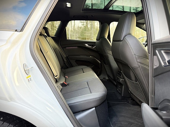 Audi Q4 e-tron 24 of 27
