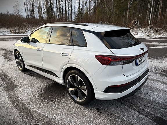 Audi Q4 e-tron 4 of 5
