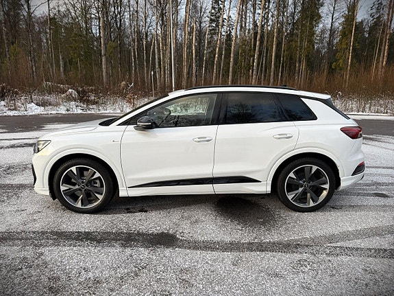 Audi Q4 e-tron 3 of 5