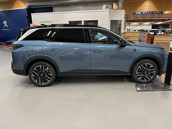 Peugeot 5008 2 of 4