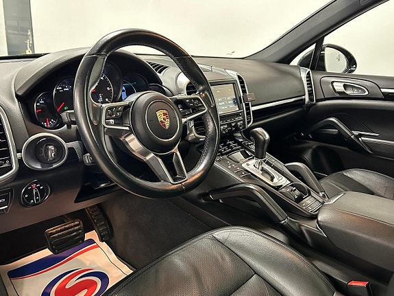 Porsche Cayenne 11 of 27