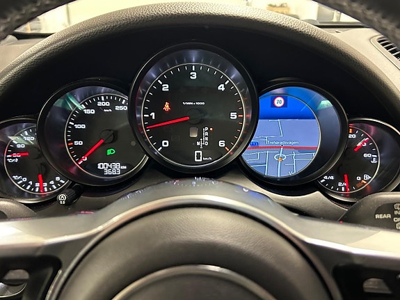 Porsche Cayenne 23 of 27