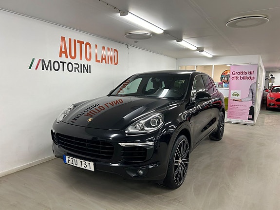 Porsche Cayenne 2 of 5