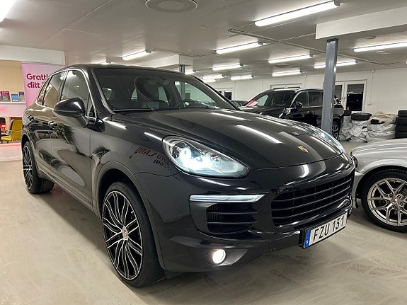 Porsche Cayenne 27 of 27