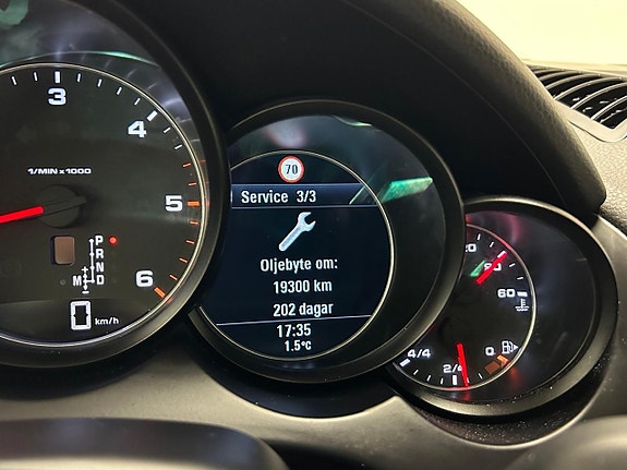 Porsche Cayenne 24 of 27