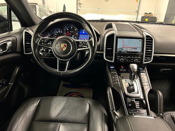 Porsche Cayenne 20 of 27