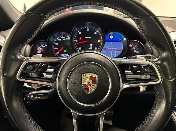 Porsche Cayenne 22 of 27