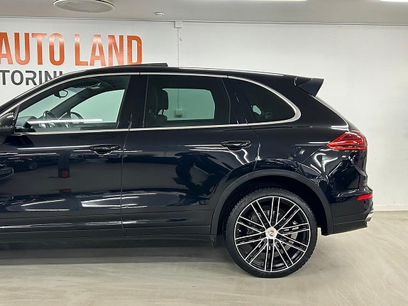 Porsche Cayenne 7 of 27