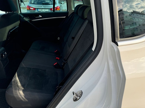 Volkswagen Tiguan 18 of 23