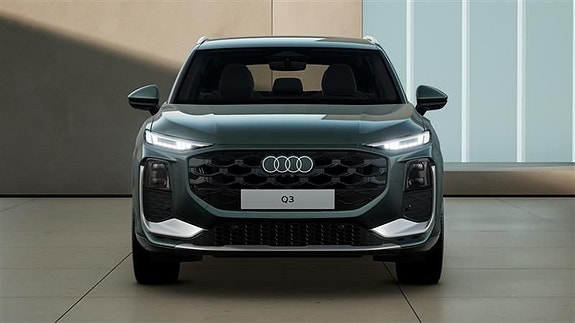 Audi Q3 2 of 5