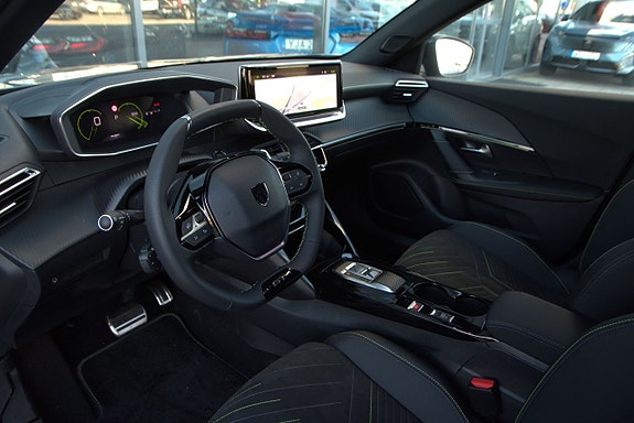 Peugeot 2008 2 of 5