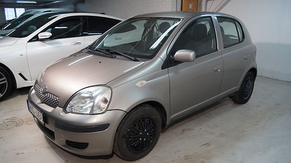 Toyota Yaris 4 of 5