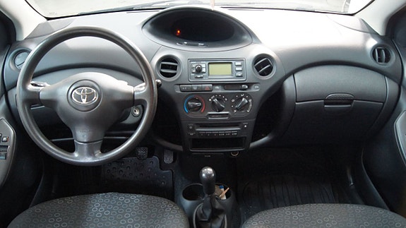 Toyota Yaris 6 of 7