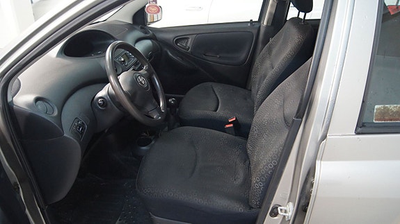 Toyota Yaris 5 of 5