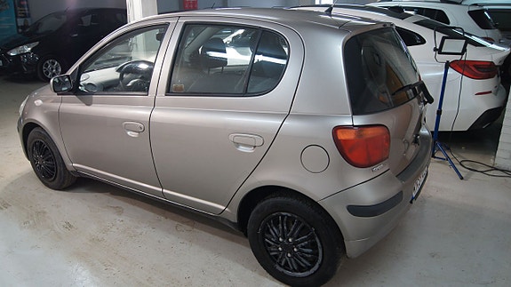 Toyota Yaris 3 of 5